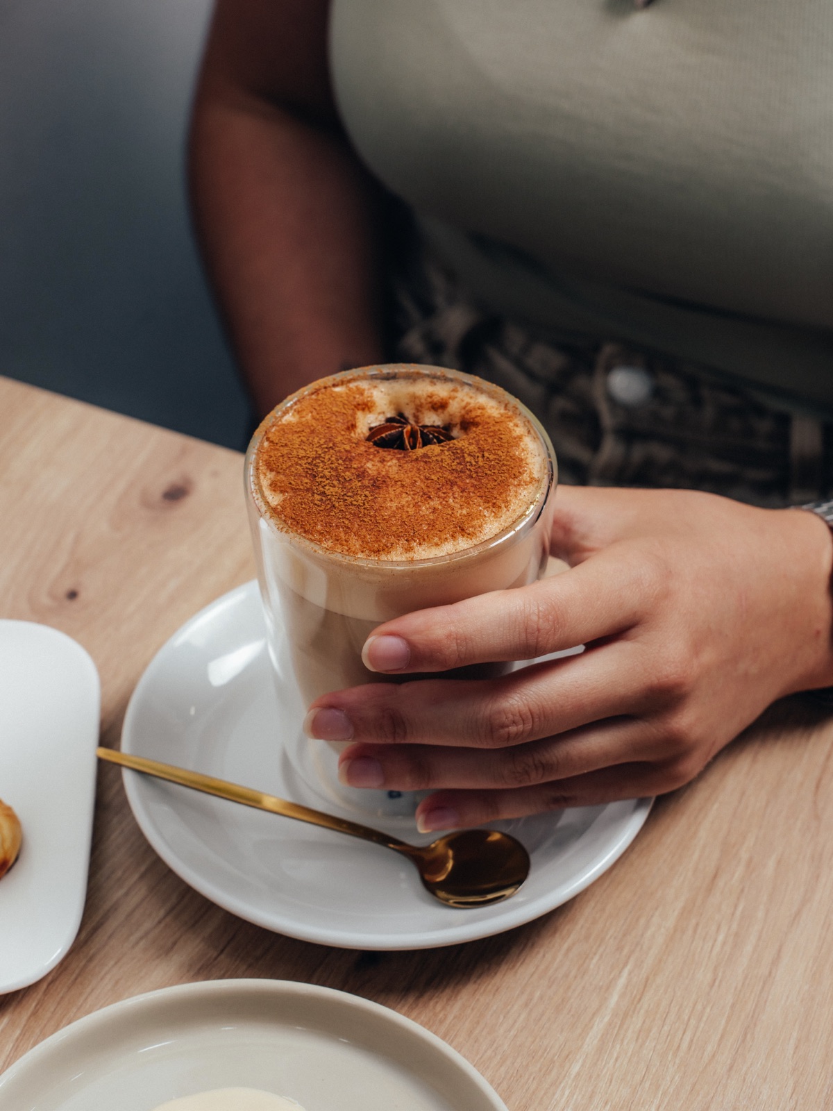 Latte con canela